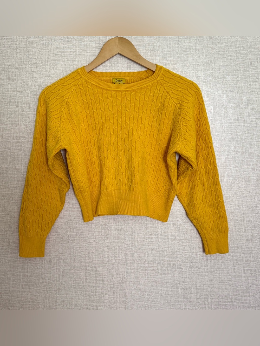 Daisy Yellow Cable-Knit Cropped Crew Sweater size M